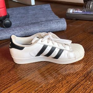 Good condition Adidas La Marque black and white size kid 4/women’s 6.5 sneakers